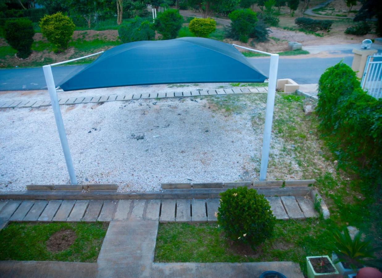 Sanctuary Aparthotel-Ac-Garden- Solar-Wi-Fi -Firepit-Park-Carport Лусака Екстер'єр фото