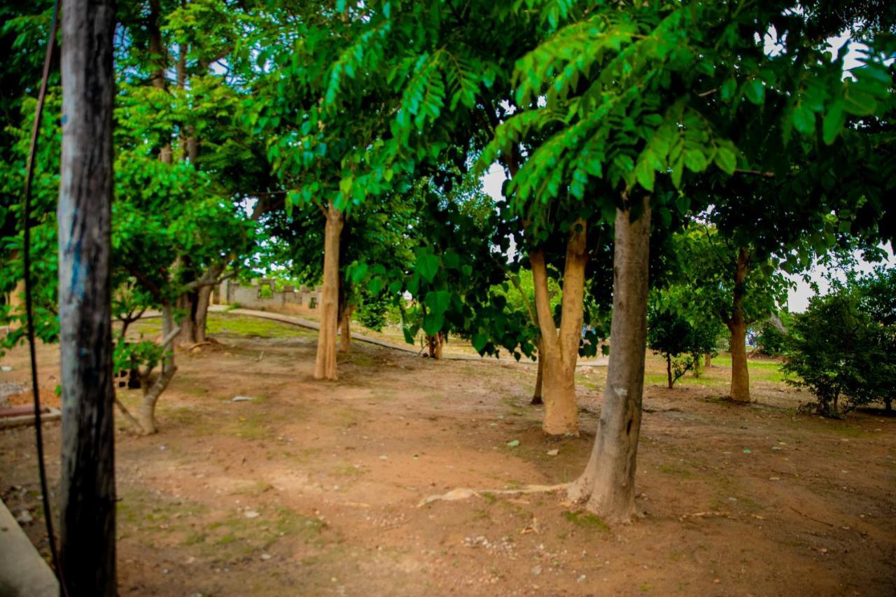 Sanctuary Aparthotel-Ac-Garden- Solar-Wi-Fi -Firepit-Park-Carport Лусака Екстер'єр фото